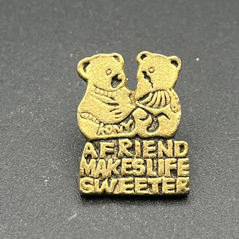 A Friend Makes Life Sweeter Cute Bears Lapel‎ Hat Pin